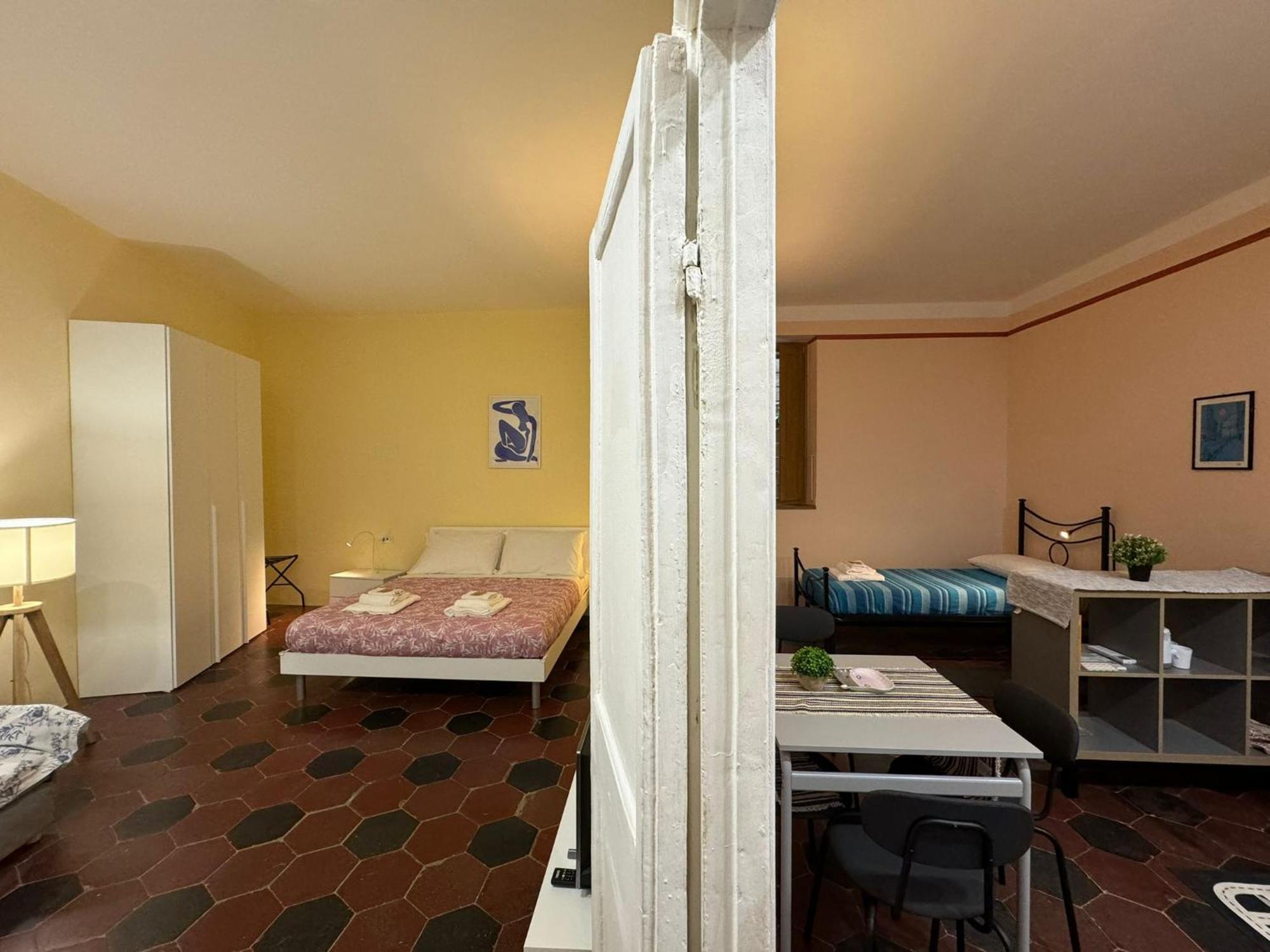 Le Due Torri In Rione Monti Rome